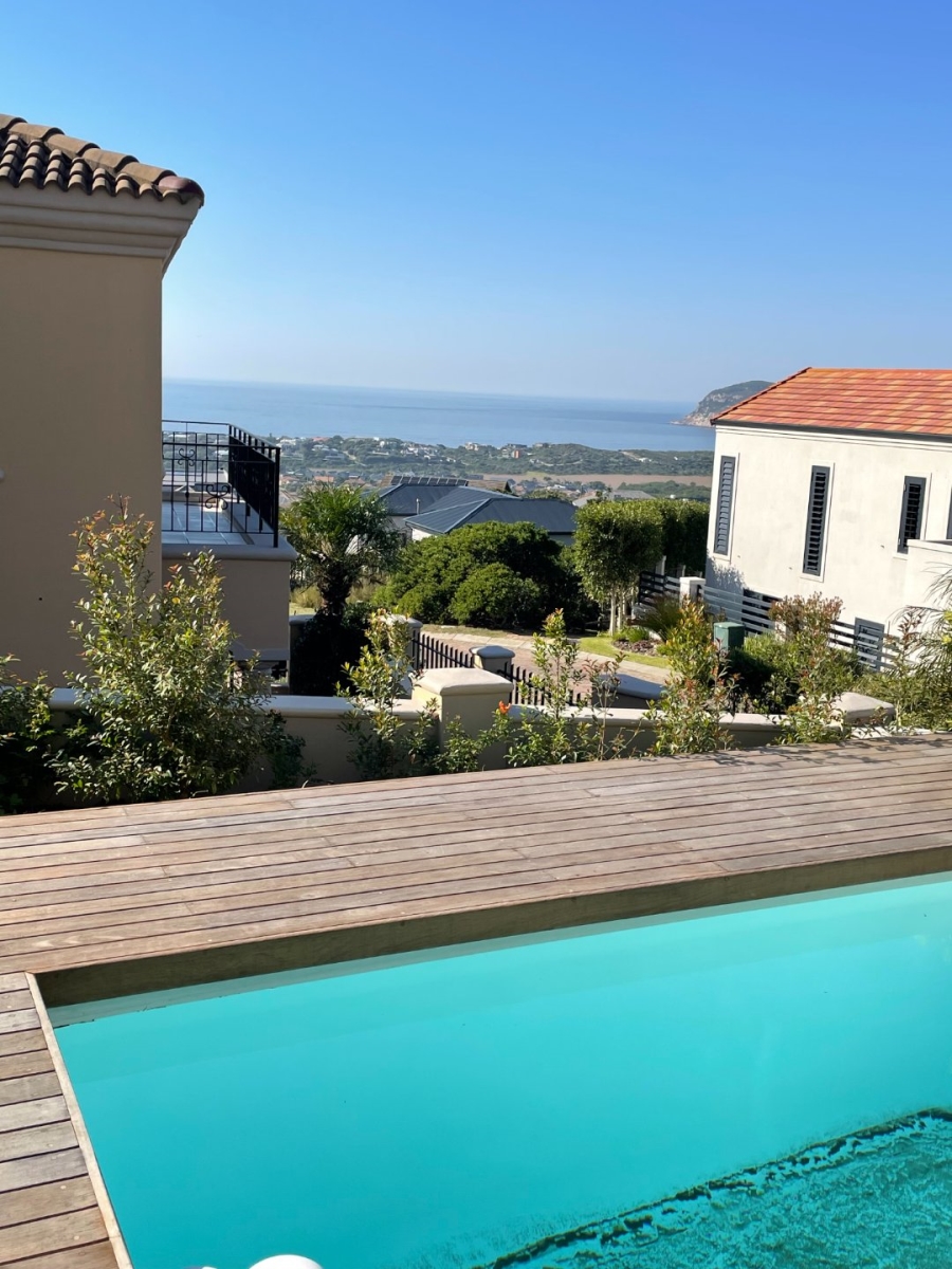 4 Bedroom Property for Sale in Whale Rock Heights Western Cape